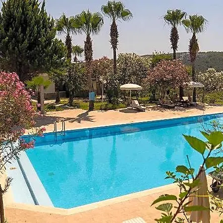 Xanthos Boutique מלון 3*