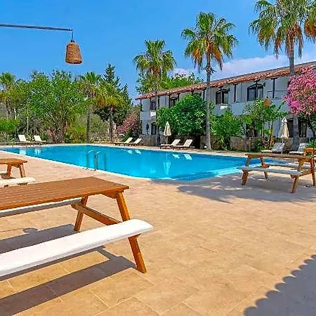 Xanthos Boutique מלון 3*