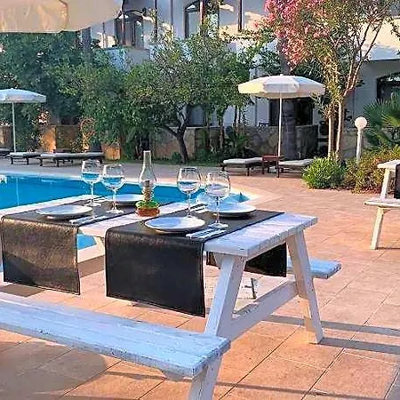 Xanthos Boutique פטארה