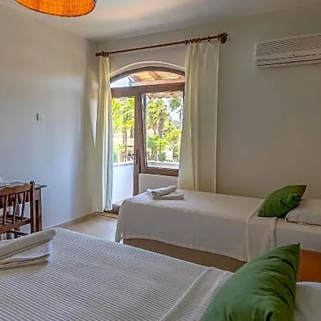 Xanthos Boutique מלון 3*