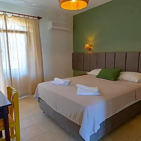 Xanthos Boutique פטארה